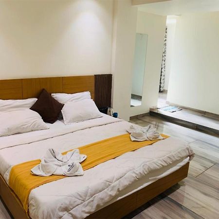 Shree Murlidhar Guest House Сурат Екстериор снимка
