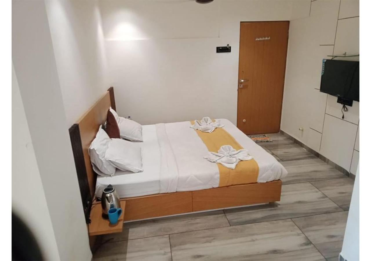 Shree Murlidhar Guest House Сурат Екстериор снимка