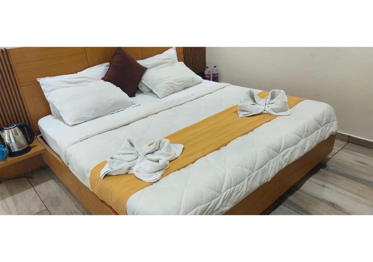 Shree Murlidhar Guest House Сурат Екстериор снимка