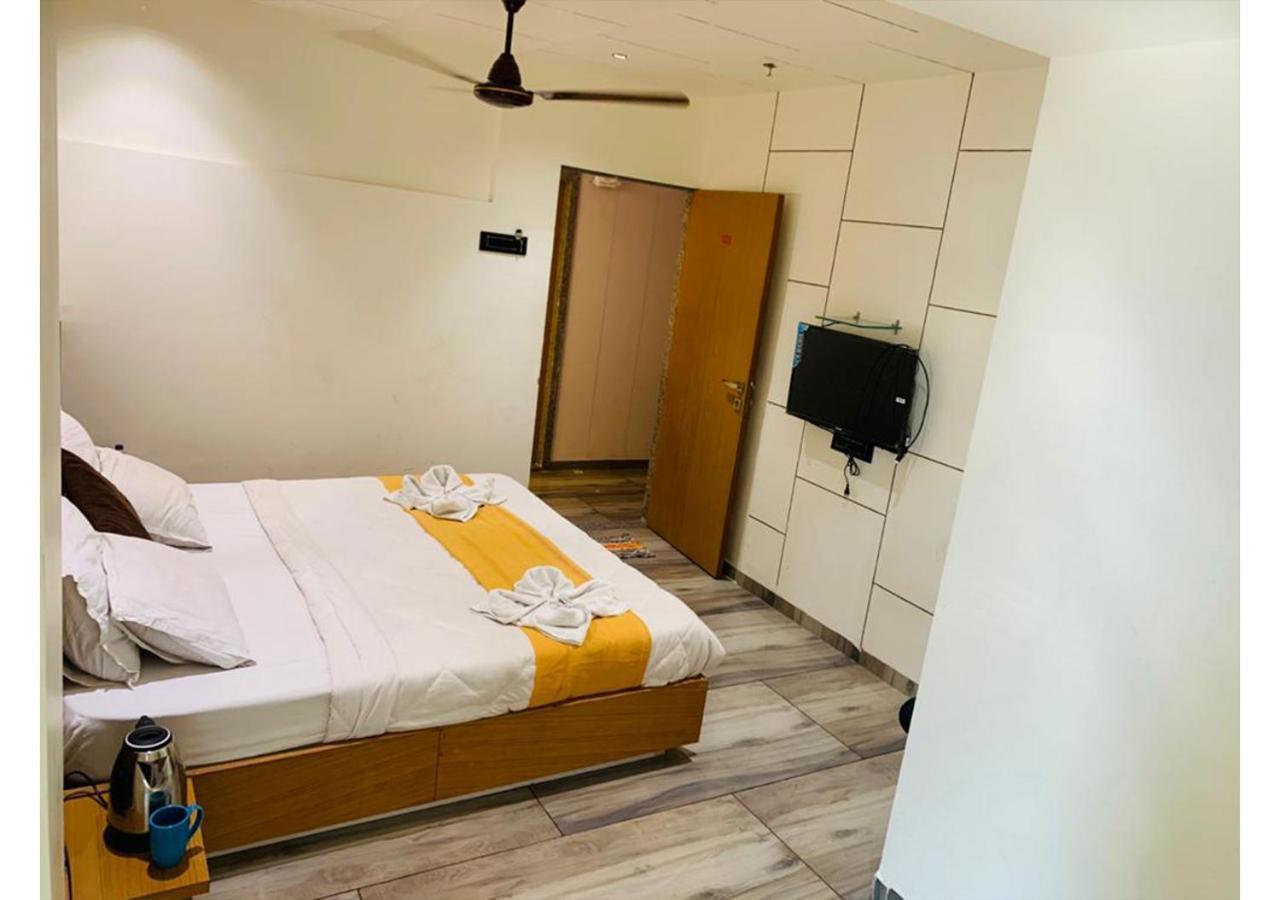 Shree Murlidhar Guest House Сурат Екстериор снимка