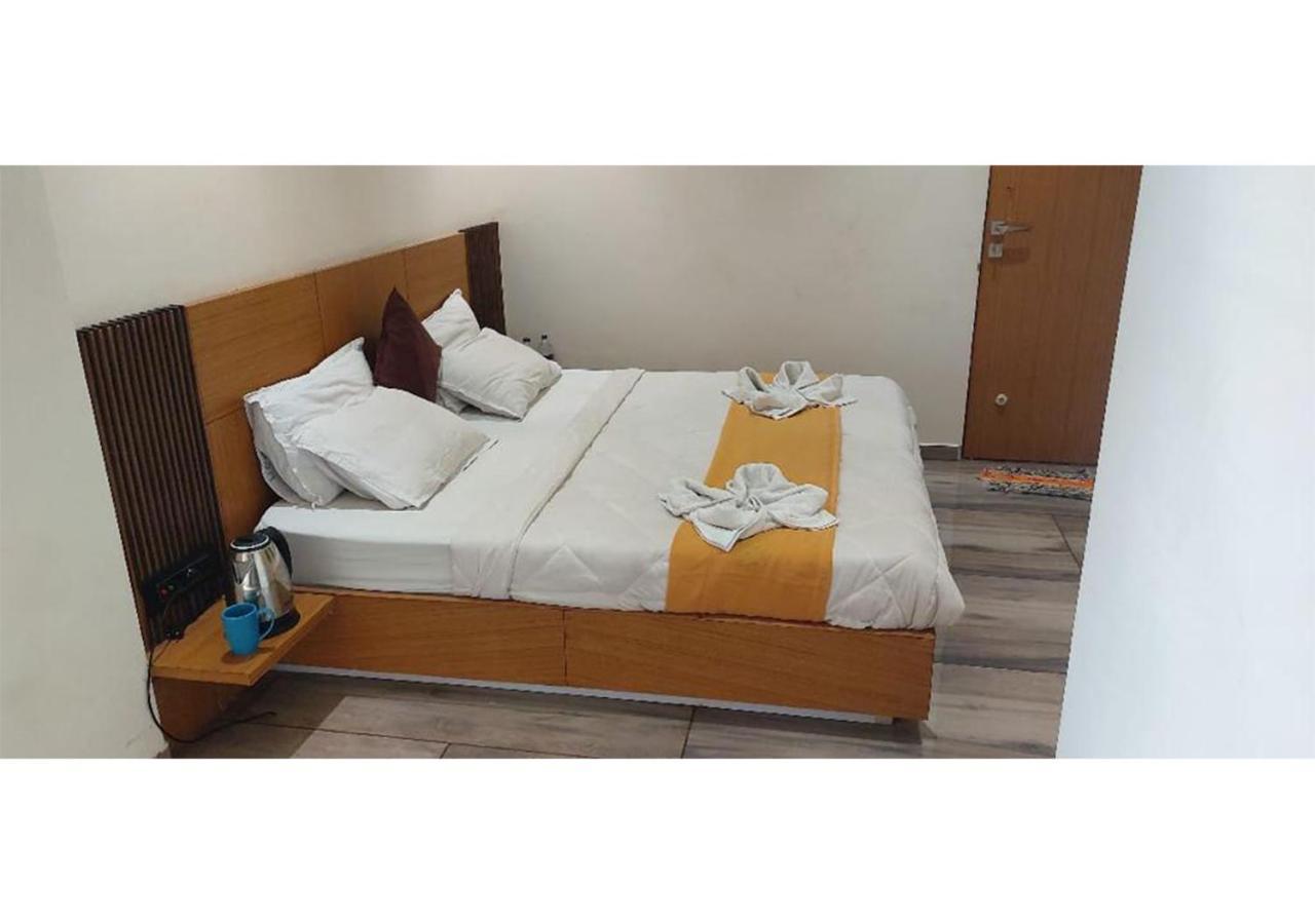 Shree Murlidhar Guest House Сурат Екстериор снимка