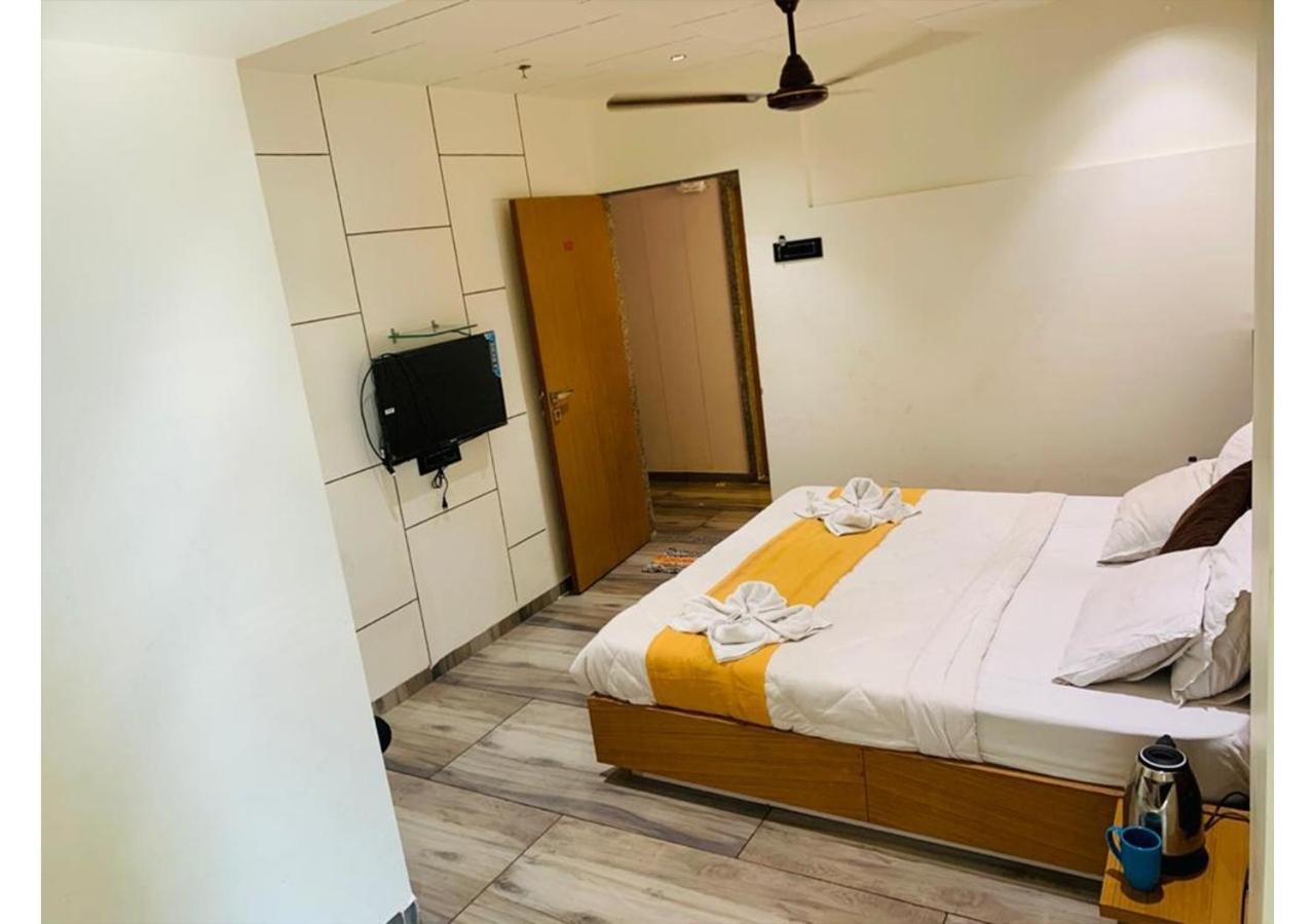 Shree Murlidhar Guest House Сурат Екстериор снимка