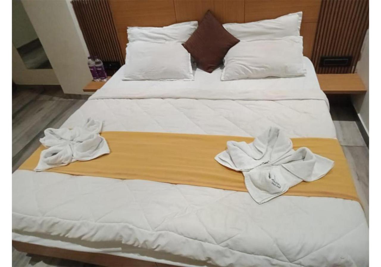 Shree Murlidhar Guest House Сурат Екстериор снимка